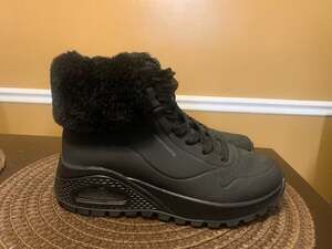 Skechers Uno Rugged Fall Air Boot Black Faux Fur women’s Size 6.5